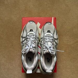 Women's Nike V2K Run Sneakers Size 8.5M White/Silver